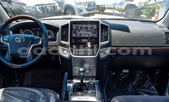 Buy New Toyota Land Cruiser White Car in Afgooye in Somalia Buy New Toyota Land Cruiser White Car in Afgooye in Somalia