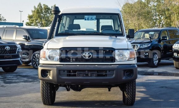 Nunua Mpya Toyota Land Cruiser Nyeupe Gari ndani ya Afgooye nchini Somalia Nunua Mpya Toyota Land Cruiser Nyeupe Gari ndani ya Afgooye nchini Somalia