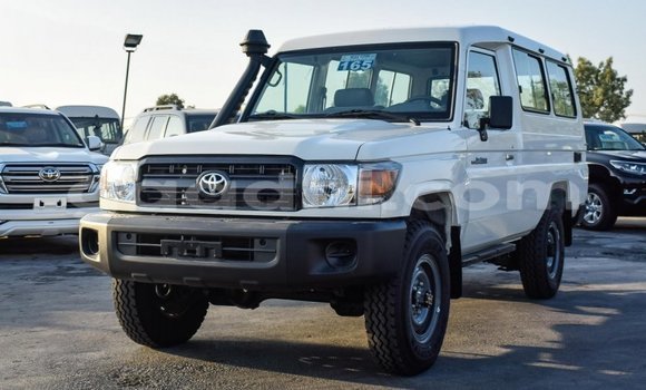 Nunua Mpya Toyota Land Cruiser Nyeupe Gari ndani ya Afgooye nchini Somalia Nunua Mpya Toyota Land Cruiser Nyeupe Gari ndani ya Afgooye nchini Somalia
