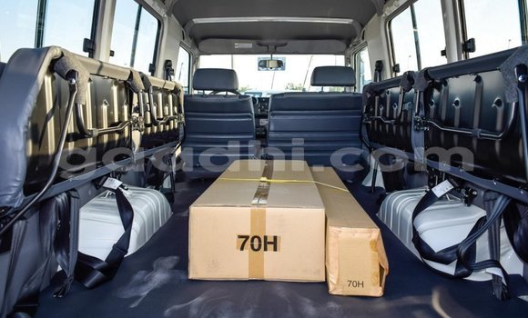 Nunua Mpya Toyota Land Cruiser Nyeupe Gari ndani ya Afgooye nchini Somalia Nunua Mpya Toyota Land Cruiser Nyeupe Gari ndani ya Afgooye nchini Somalia