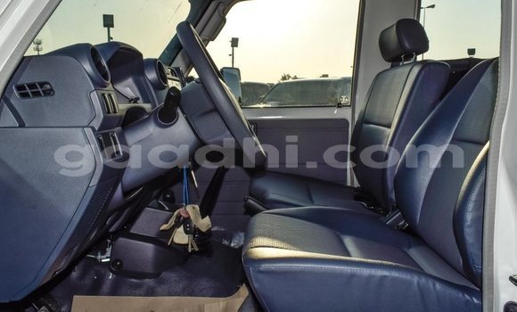 Nunua Mpya Toyota Land Cruiser Nyeupe Gari ndani ya Afgooye nchini Somalia Nunua Mpya Toyota Land Cruiser Nyeupe Gari ndani ya Afgooye nchini Somalia