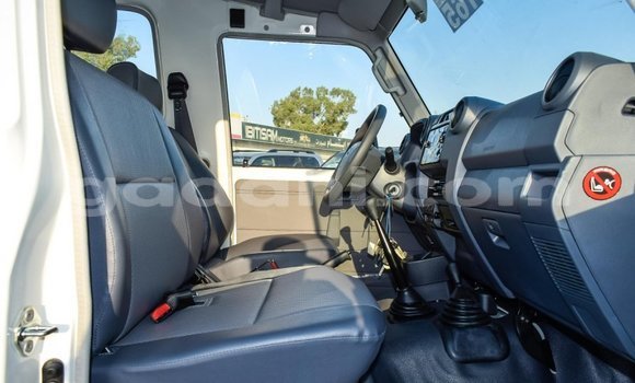 Nunua Mpya Toyota Land Cruiser Nyeupe Gari ndani ya Afgooye nchini Somalia Nunua Mpya Toyota Land Cruiser Nyeupe Gari ndani ya Afgooye nchini Somalia
