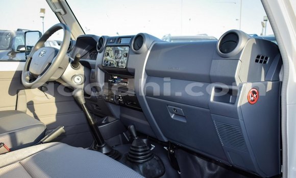 Nunua Mpya Toyota Land Cruiser Nyeupe Gari ndani ya Afgooye nchini Somalia Nunua Mpya Toyota Land Cruiser Nyeupe Gari ndani ya Afgooye nchini Somalia