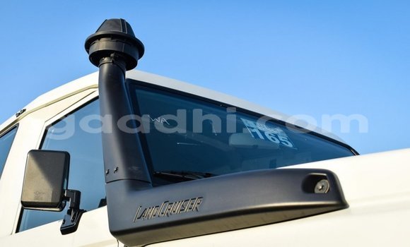 Nunua Mpya Toyota Land Cruiser Nyeupe Gari ndani ya Afgooye nchini Somalia Nunua Mpya Toyota Land Cruiser Nyeupe Gari ndani ya Afgooye nchini Somalia