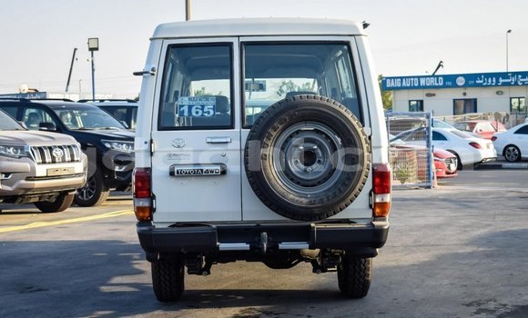 Nunua Mpya Toyota Land Cruiser Nyeupe Gari ndani ya Afgooye nchini Somalia Nunua Mpya Toyota Land Cruiser Nyeupe Gari ndani ya Afgooye nchini Somalia