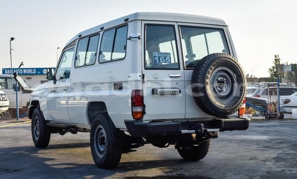 Nunua Mpya Toyota Land Cruiser Nyeupe Gari ndani ya Afgooye nchini Somalia Nunua Mpya Toyota Land Cruiser Nyeupe Gari ndani ya Afgooye nchini Somalia