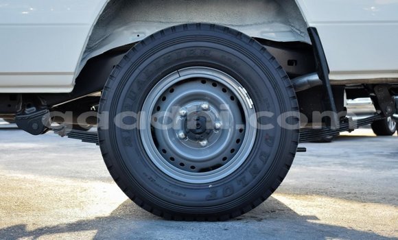 Nunua Mpya Toyota Land Cruiser Nyeupe Gari ndani ya Afgooye nchini Somalia Nunua Mpya Toyota Land Cruiser Nyeupe Gari ndani ya Afgooye nchini Somalia