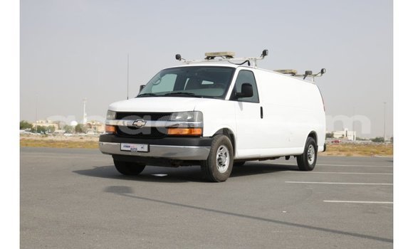 Buy Import Chevrolet Express White Car in Import - Dubai in Somalia