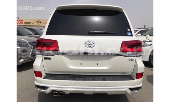 Acheter Import Voiture Toyota Land Cruiser Blanc à Import - Dubai, Somalie Acheter Import Voiture Toyota Land Cruiser Blanc à Import - Dubai, Somalie