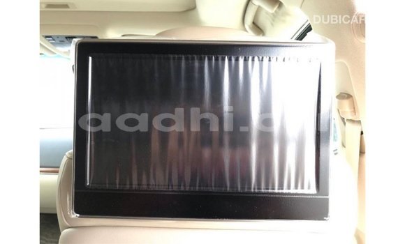 Acheter Import Voiture Toyota Land Cruiser Blanc à Import - Dubai, Somalie Acheter Import Voiture Toyota Land Cruiser Blanc à Import - Dubai, Somalie