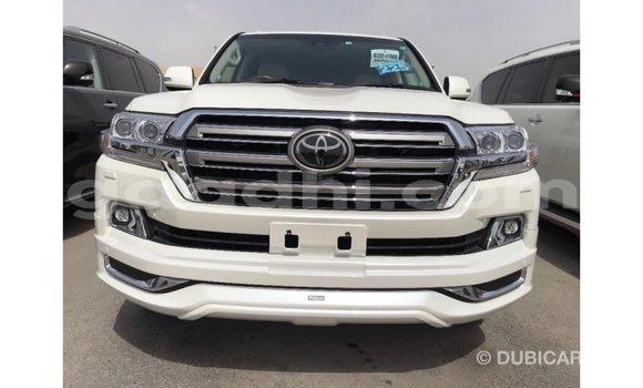Acheter Import Voiture Toyota Land Cruiser Blanc à Import - Dubai, Somalie Acheter Import Voiture Toyota Land Cruiser Blanc à Import - Dubai, Somalie