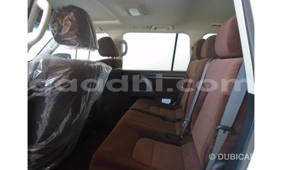اشتري Imported Toyota Land Cruiser أبيض سيارة في Import - Dubai في الصومال اشتري Imported Toyota Land Cruiser أبيض سيارة في Import - Dubai في الصومال