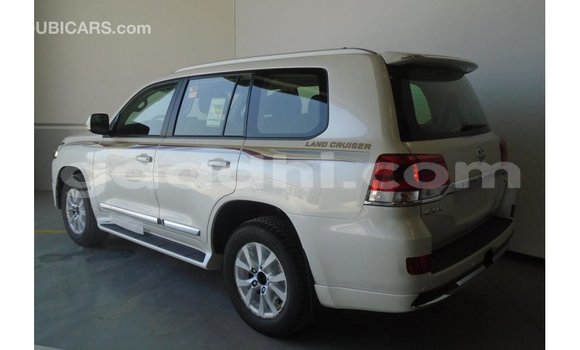 اشتري Imported Toyota Land Cruiser أبيض سيارة في Import - Dubai في الصومال اشتري Imported Toyota Land Cruiser أبيض سيارة في Import - Dubai في الصومال