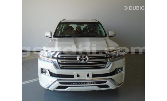 اشتري Imported Toyota Land Cruiser أبيض سيارة في Import - Dubai في الصومال اشتري Imported Toyota Land Cruiser أبيض سيارة في Import - Dubai في الصومال