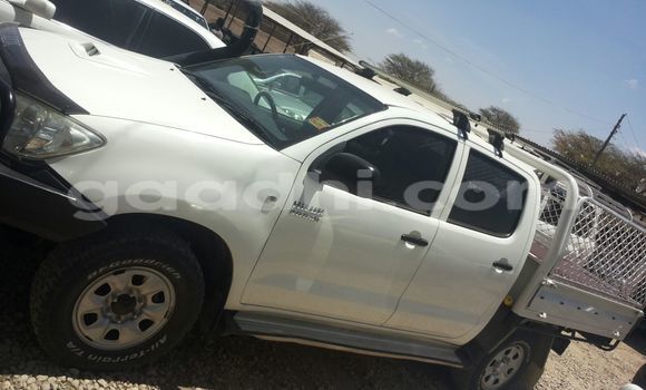 Nunua Ilio tumika Toyota Hilux Nyeupe Gari ndani ya Mogadishu nchini Somalia Nunua Ilio tumika Toyota Hilux Nyeupe Gari ndani ya Mogadishu nchini Somalia