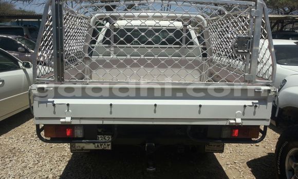 Nunua Ilio tumika Toyota Hilux Nyeupe Gari ndani ya Mogadishu nchini Somalia Nunua Ilio tumika Toyota Hilux Nyeupe Gari ndani ya Mogadishu nchini Somalia