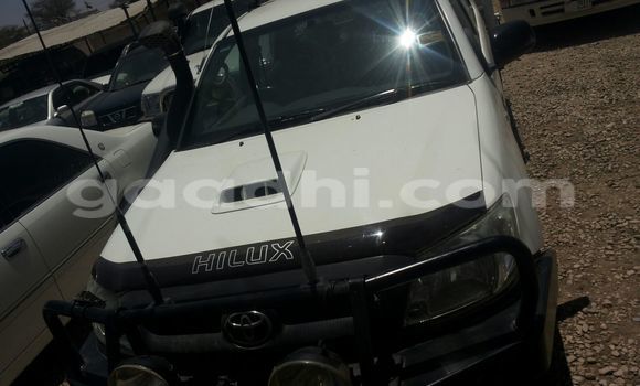 Nunua Ilio tumika Toyota Hilux Nyeupe Gari ndani ya Mogadishu nchini Somalia Nunua Ilio tumika Toyota Hilux Nyeupe Gari ndani ya Mogadishu nchini Somalia