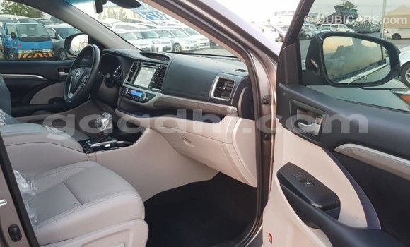 ይግዙ Imported Toyota Highlander ሌላ መኪና በ Import - Dubai በ ሶማሊያ ይግዙ Imported Toyota Highlander ሌላ መኪና በ Import - Dubai በ ሶማሊያ