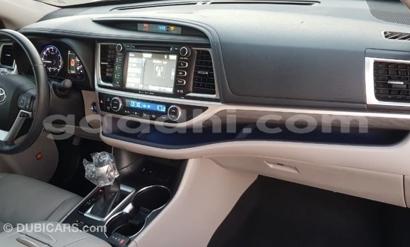 ይግዙ Imported Toyota Highlander ሌላ መኪና በ Import - Dubai በ ሶማሊያ ይግዙ Imported Toyota Highlander ሌላ መኪና በ Import - Dubai በ ሶማሊያ