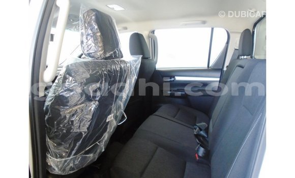 اشتري Imported Toyota Hilux أبيض سيارة في Import - Dubai في الصومال اشتري Imported Toyota Hilux أبيض سيارة في Import - Dubai في الصومال