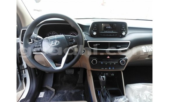 Acheter Import Voiture Hyundai Tucson Blanc à Import - Dubai, Somalie Acheter Import Voiture Hyundai Tucson Blanc à Import - Dubai, Somalie