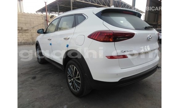Acheter Import Voiture Hyundai Tucson Blanc à Import - Dubai, Somalie Acheter Import Voiture Hyundai Tucson Blanc à Import - Dubai, Somalie