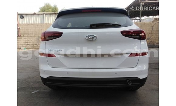 Acheter Import Voiture Hyundai Tucson Blanc à Import - Dubai, Somalie Acheter Import Voiture Hyundai Tucson Blanc à Import - Dubai, Somalie
