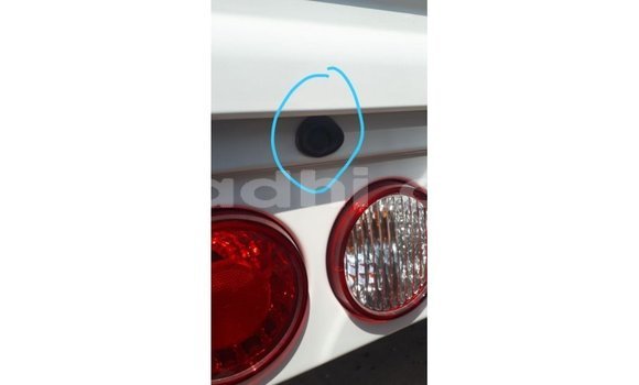 Acheter Import Voiture Kia Carens Blanc à Import - Dubai, Somalie Acheter Import Voiture Kia Carens Blanc à Import - Dubai, Somalie