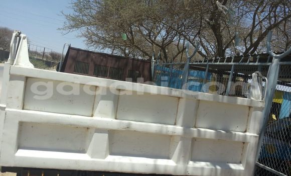 Nunua Ilio tumika Nissan 350Z Nyeupe Gari ndani ya Mogadishu nchini Somalia Nunua Ilio tumika Nissan 350Z Nyeupe Gari ndani ya Mogadishu nchini Somalia