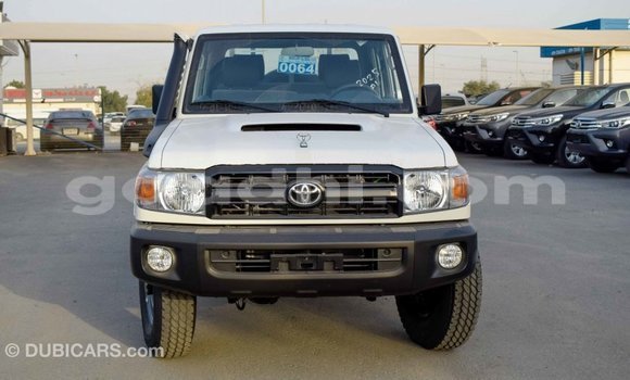 اشتري Imported Toyota Land Cruiser أبيض سيارة في Import - Dubai في الصومال اشتري Imported Toyota Land Cruiser أبيض سيارة في Import - Dubai في الصومال