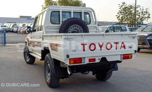 اشتري Imported Toyota Land Cruiser أبيض سيارة في Import - Dubai في الصومال اشتري Imported Toyota Land Cruiser أبيض سيارة في Import - Dubai في الصومال