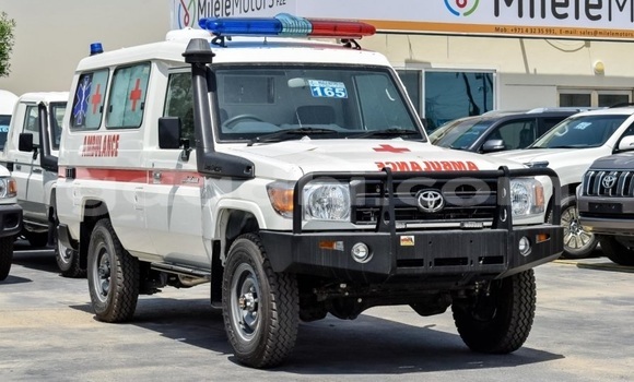 Nunua Mpya Toyota Land Cruiser Nyeupe Gari ndani ya Afgooye nchini Somalia Nunua Mpya Toyota Land Cruiser Nyeupe Gari ndani ya Afgooye nchini Somalia