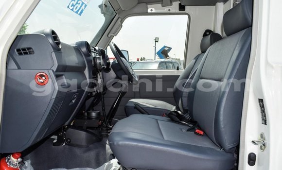 Nunua Mpya Toyota Land Cruiser Nyeupe Gari ndani ya Afgooye nchini Somalia Nunua Mpya Toyota Land Cruiser Nyeupe Gari ndani ya Afgooye nchini Somalia