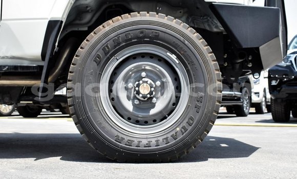 Nunua Mpya Toyota Land Cruiser Nyeupe Gari ndani ya Afgooye nchini Somalia Nunua Mpya Toyota Land Cruiser Nyeupe Gari ndani ya Afgooye nchini Somalia