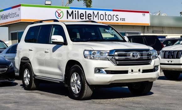 Nunua Mpya Toyota Land Cruiser Nyeupe Gari ndani ya Afgooye nchini Somalia Nunua Mpya Toyota Land Cruiser Nyeupe Gari ndani ya Afgooye nchini Somalia