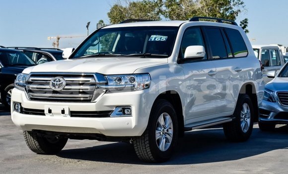 Nunua Mpya Toyota Land Cruiser Nyeupe Gari ndani ya Afgooye nchini Somalia Nunua Mpya Toyota Land Cruiser Nyeupe Gari ndani ya Afgooye nchini Somalia