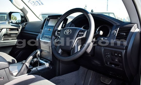 Nunua Mpya Toyota Land Cruiser Nyeupe Gari ndani ya Afgooye nchini Somalia Nunua Mpya Toyota Land Cruiser Nyeupe Gari ndani ya Afgooye nchini Somalia
