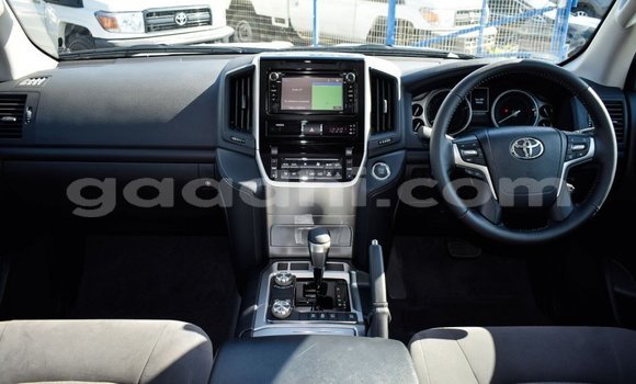 Nunua Mpya Toyota Land Cruiser Nyeupe Gari ndani ya Afgooye nchini Somalia Nunua Mpya Toyota Land Cruiser Nyeupe Gari ndani ya Afgooye nchini Somalia