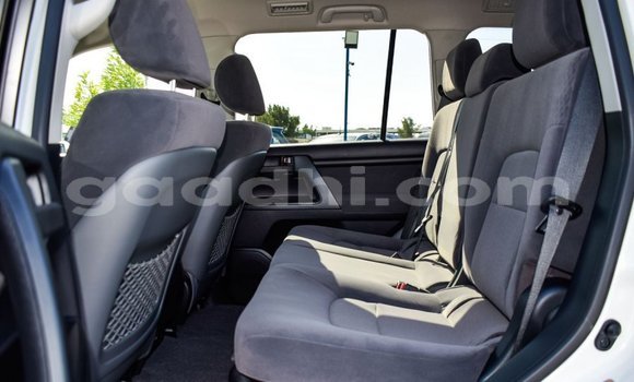 Nunua Mpya Toyota Land Cruiser Nyeupe Gari ndani ya Afgooye nchini Somalia Nunua Mpya Toyota Land Cruiser Nyeupe Gari ndani ya Afgooye nchini Somalia