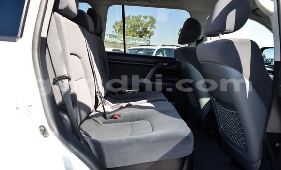 Nunua Mpya Toyota Land Cruiser Nyeupe Gari ndani ya Afgooye nchini Somalia Nunua Mpya Toyota Land Cruiser Nyeupe Gari ndani ya Afgooye nchini Somalia