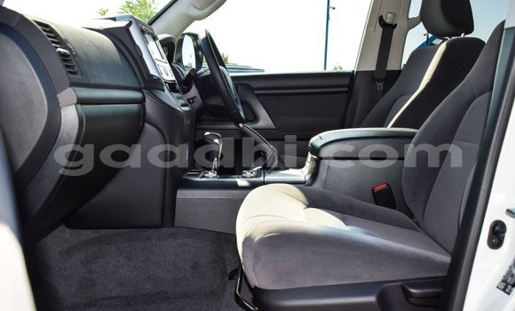 Nunua Mpya Toyota Land Cruiser Nyeupe Gari ndani ya Afgooye nchini Somalia Nunua Mpya Toyota Land Cruiser Nyeupe Gari ndani ya Afgooye nchini Somalia