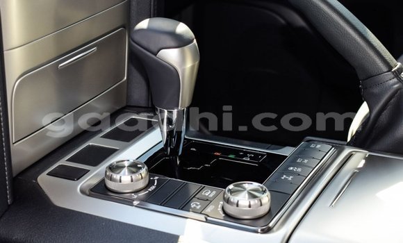 Nunua Mpya Toyota Land Cruiser Nyeupe Gari ndani ya Afgooye nchini Somalia Nunua Mpya Toyota Land Cruiser Nyeupe Gari ndani ya Afgooye nchini Somalia