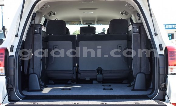 Nunua Mpya Toyota Land Cruiser Nyeupe Gari ndani ya Afgooye nchini Somalia Nunua Mpya Toyota Land Cruiser Nyeupe Gari ndani ya Afgooye nchini Somalia