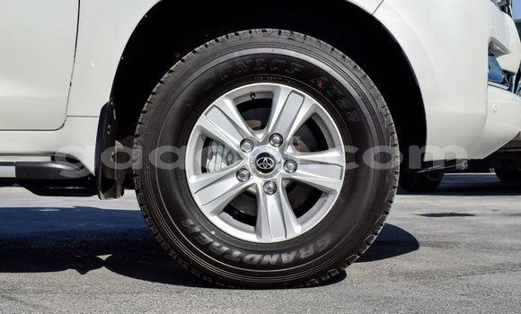 Nunua Mpya Toyota Land Cruiser Nyeupe Gari ndani ya Afgooye nchini Somalia Nunua Mpya Toyota Land Cruiser Nyeupe Gari ndani ya Afgooye nchini Somalia