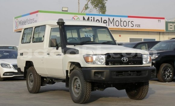 Nunua Mpya Toyota Land Cruiser Nyeupe Gari ndani ya Afgooye nchini Somalia Nunua Mpya Toyota Land Cruiser Nyeupe Gari ndani ya Afgooye nchini Somalia