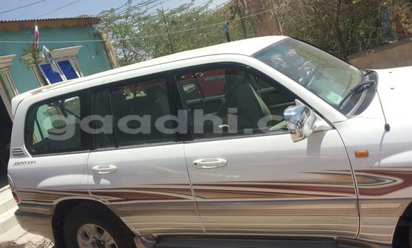 Nunua Ilio tumika Toyota Land Cruiser Nyeusi Gari ndani ya Mogadishu nchini Somalia Nunua Ilio tumika Toyota Land Cruiser Nyeusi Gari ndani ya Mogadishu nchini Somalia