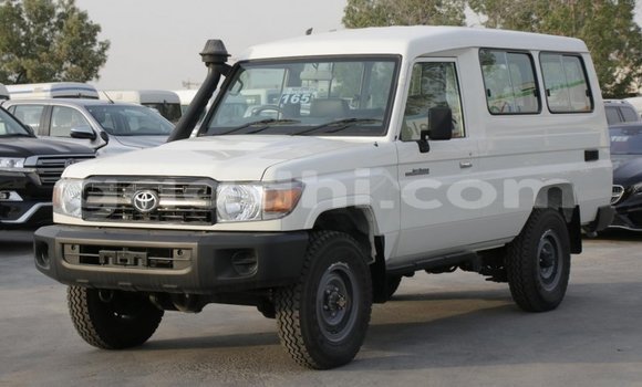 Nunua Mpya Toyota Land Cruiser Nyeupe Gari ndani ya Afgooye nchini Somalia Nunua Mpya Toyota Land Cruiser Nyeupe Gari ndani ya Afgooye nchini Somalia