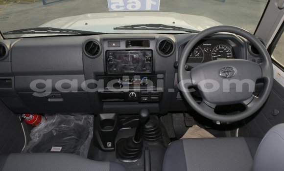 Nunua Mpya Toyota Land Cruiser Nyeupe Gari ndani ya Afgooye nchini Somalia Nunua Mpya Toyota Land Cruiser Nyeupe Gari ndani ya Afgooye nchini Somalia