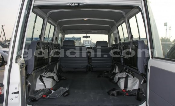 Nunua Mpya Toyota Land Cruiser Nyeupe Gari ndani ya Afgooye nchini Somalia Nunua Mpya Toyota Land Cruiser Nyeupe Gari ndani ya Afgooye nchini Somalia