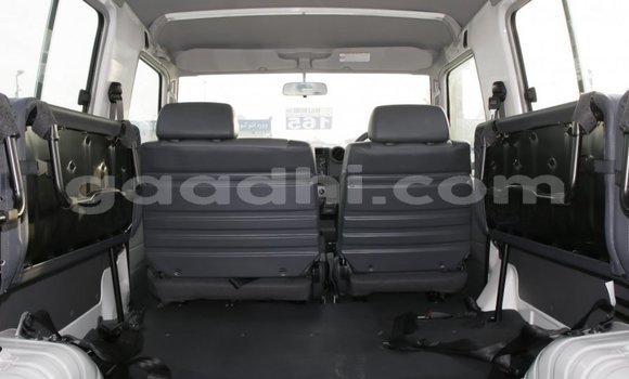 Nunua Mpya Toyota Land Cruiser Nyeupe Gari ndani ya Afgooye nchini Somalia Nunua Mpya Toyota Land Cruiser Nyeupe Gari ndani ya Afgooye nchini Somalia